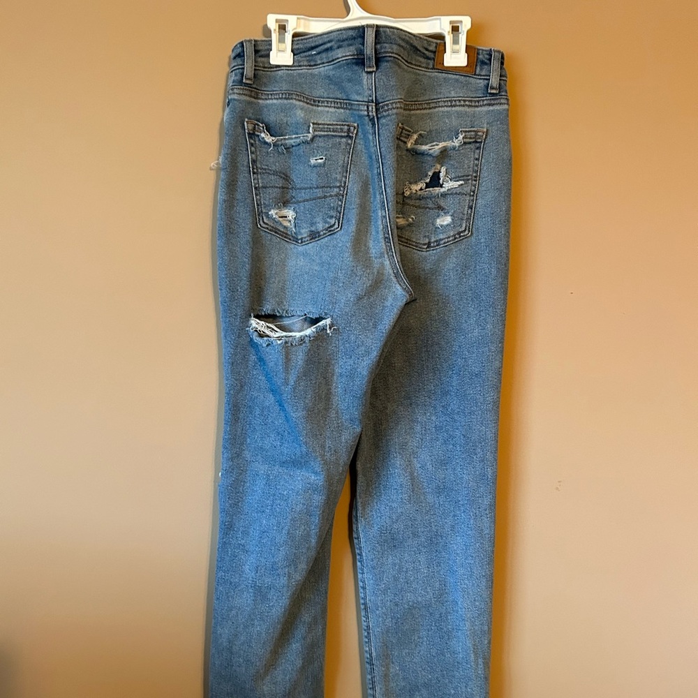 American eagle size 4 ripped jeans. Hole in the back under butt slit